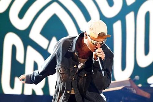 Justin Bieber tạm dừng tour lưu diễn Justice World