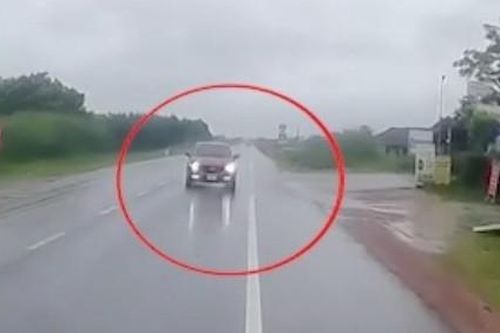 Nóng trên đường: Những pha lái xe ngang ngược, không biết phải trái là gì