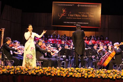 Khai mạc Liên hoan nghệ thuật 'Giai điệu mùa thu'