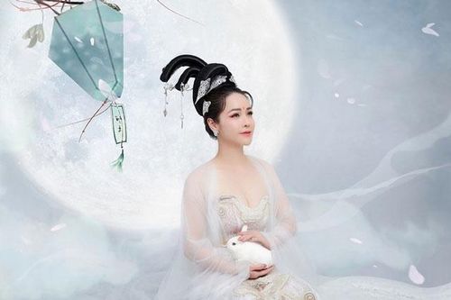 'Đọ sắc' dàn mỹ nhân showbiz Việt hóa thân thành chị Hằng đêm Trung thu