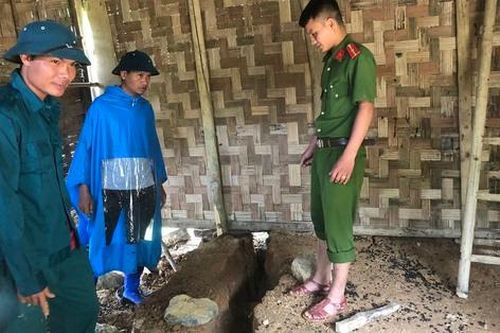 Vết nứt 'khổng lồ' chạy xuyên qua bản miền núi, 40 hộ dân phải di dời