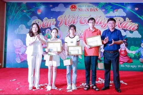 Báo Đại biểu Nhân dân tổ chức 'Đêm hội Trăng rằm 2022' cho con em cán bộ, viên chức và người lao động