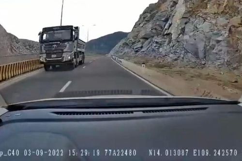 Xử phạt xe ben chạy ngược chiều trên đường ven biển Bình Định