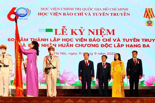 Học viện Báo chí và Tuyên truyền đón nhận Huân chương Độc lập hạng Ba