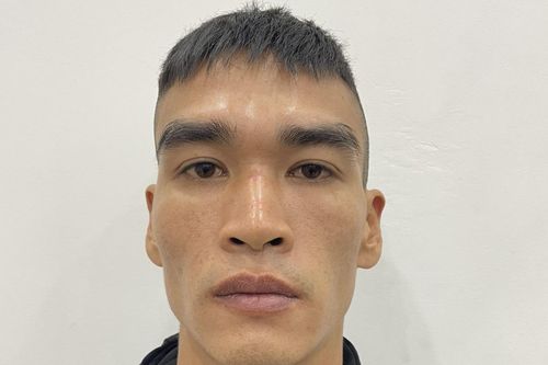 Dùng dao khống chế nhân viên hiệu thuốc, đe dọa cướp tài sản