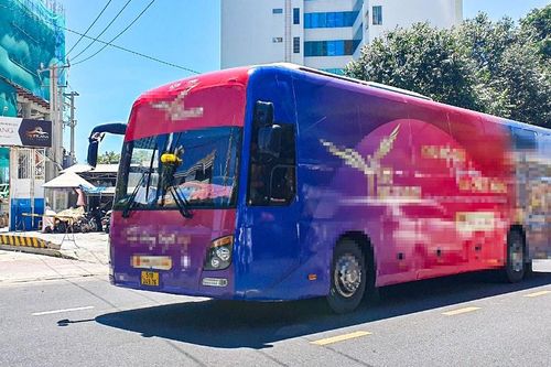 Phạt chủ xe dán decal kín ôtô quảng cáo dự án bất động sản
