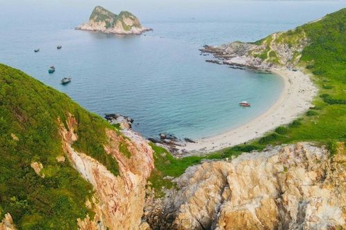Cắm trại trái phép tại đảo biên giới, 12 du khách bị xử phạt