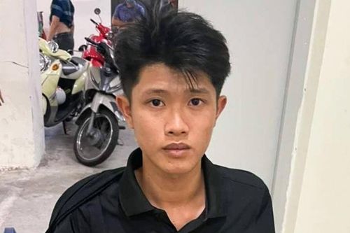 Lái xe chở bạn gái, tông gãy chân cảnh sát rồi bỏ chạy