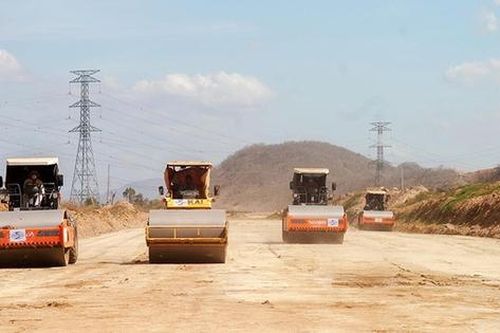 Gấp rút di dời các điểm giao chéo đường dây truyền tải để thi công cao tốc Bắc-Nam