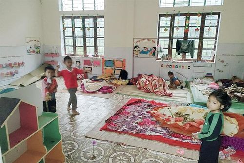 Xuất hiện vết nứt lớn, Nghệ An sơ tán khẩn cấp hàng chục hộ dân ở xã vùng cao Bảo Nam