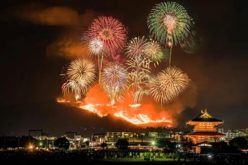 Kỳ lạ lễ hội 'đốt núi' ở Nhật Bản