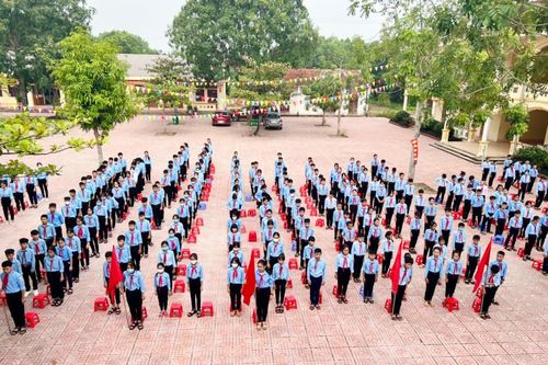 Sau đối thoại, toàn bộ học sinh Trường THCS Khai Lạng đã đến lớp đầy đủ