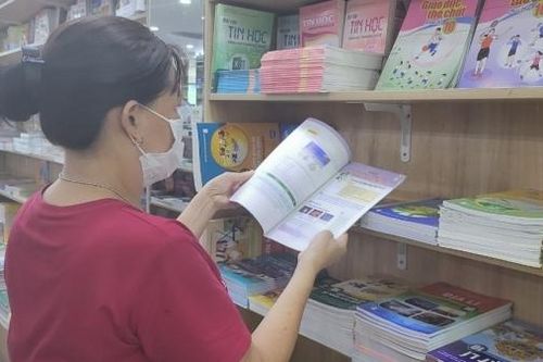 TP. Hồ Chí Minh: Khoảng 7.000 học sinh thiếu sách giáo khoa cho năm học mới