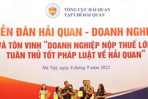 Tập đoàn Hoa Sen được tôn vinh là 'Doanh nghiệp nộp thuế lớn, tuân thủ tốt pháp luật về Hải quan'