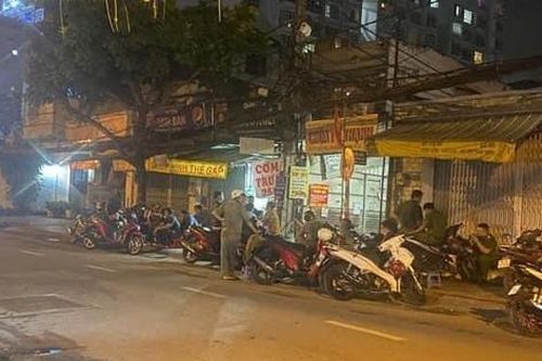Mẹ đi vắng, về phát hiện con trai tử vong trên vũng máu