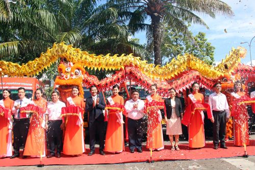 Khai trương tuyến xe buýt nối sân bay Tân Sơn Nhất-trung tâm TP.HCM
