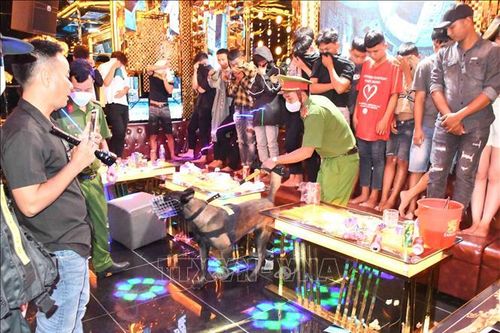 Phát hiện 58 đối tượng dương tính với chất ma túy trong quán Karaoke Hương