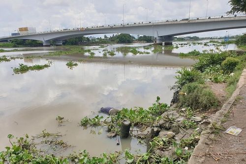 TP.HCM: Phát hiện thi thể 2 người đàn ông nổi trên sông Sài Gòn