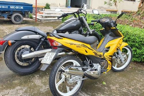 Phát hiện 2 xe mô tô không rõ nguồn gốc