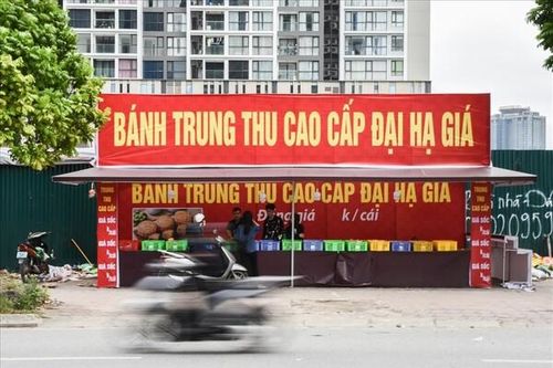 Bánh Trung thu 'xả hàng' giá sốc sau rằm tháng Tám, có nên mua?