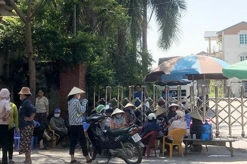 Tạm dừng hoạt động nhà máy giấy để kiểm tra mức độ ô nhiễm