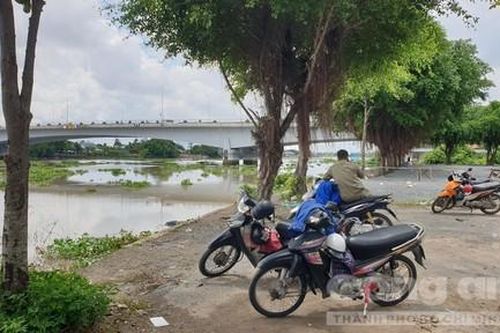 Phát hiện thi thể 2 người đàn ông trên sông Sài Gòn