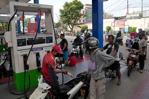 Indonesia tính mua dầu Nga để kiểm soát giá nhiên liệu