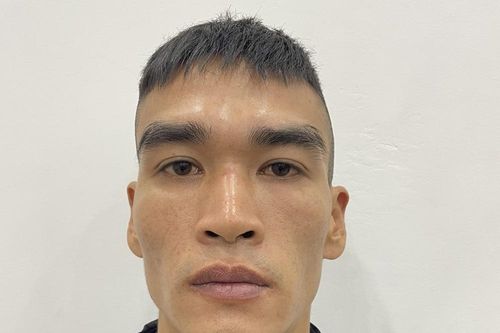 Nam thanh niên dùng dao khống chế nhân viên cửa hàng thuốc để cướp tài sản