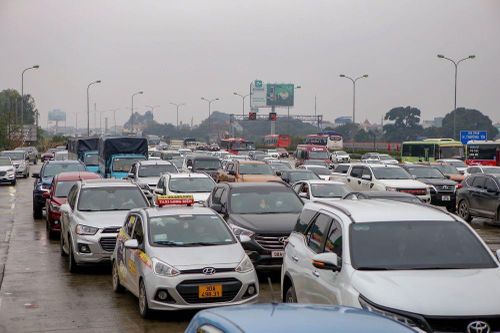 Cước taxi, xe công nghệ bất động trước đà lao dốc của giá xăng