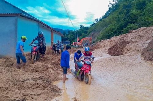 Hơn 20 bản ở huyện Kỳ Sơn đang bị cô lập do mưa lũ