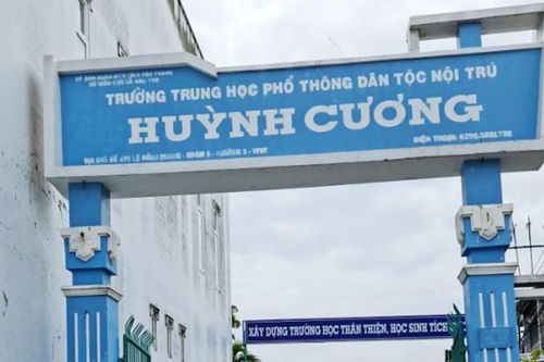 Một trường cấp 3 ở Sóc Trăng thu tiền ôn thi không có biên lai