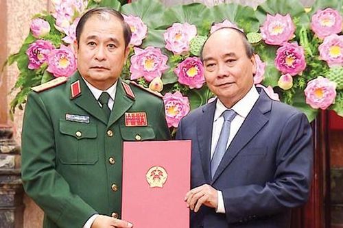 Thăng quân hàm Thượng tướng đối với đồng chí Phùng Sĩ Tấn