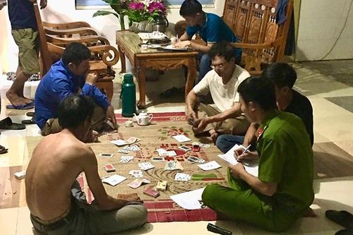 'Hoa mắt' với các hình thức đánh bạc vừa bị triệt phá