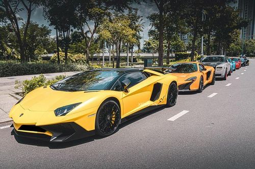 Cả dàn siêu xe, trăm tỷ và xe sang 'khoe dáng' tại Sài Gòn