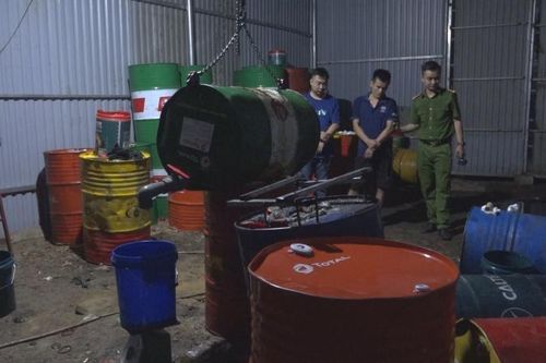 Triệt phá tụ điểm làm giả dầu nhớt