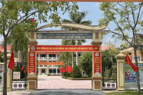 Trải lòng của thầy hiệu trưởng khi xem clip học sinh hành hung bạn cùng trường