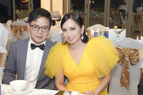 'Ca sĩ tỷ phú' Hà Phương hội ngộ đạo diễn 'Đời người hát rong' sau 24 năm