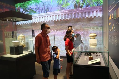 Chiêm ngưỡng những báu vật Hoàng cung tại Hoàng thành Thăng Long