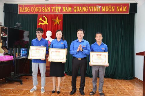 Quảng Ninh: Khen thưởng các đoàn viên dũng cảm cứu 3 thiếu niên bị đuối nước