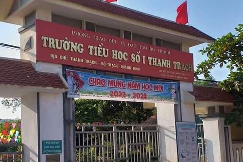 Ngã từ tầng 2 xuống sân trường, nam học sinh bị gãy 2 tay