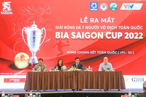 Đội vô địch bóng đá 7 người toàn quốc sẽ tranh tài với các tuyển thủ quốc gia Việt Nam