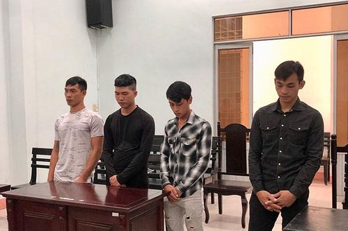 Đánh lộn vì chút xích mích khi ăn uống