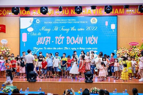 HUFI: mang Tết trung thu đoàn viên đến với 200 em nhỏ CBNV
