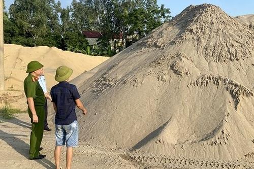 Hà Nội: Phát hiện nhiều bãi tập kết cát lậu
