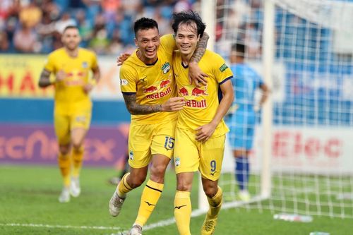 HLV Kiatisak: 'Cầu thủ HAGL cần chuyên nghiệp đến phút cuối của hợp đồng'
