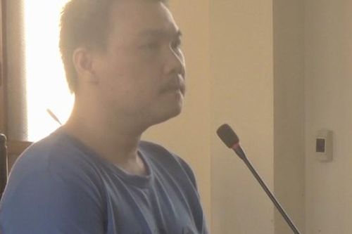 Người đàn ông chém thầy giáo cũ lãnh án 8 năm tù
