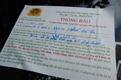 Đà Nẵng: Ô tô đậu đỗ trong kiệt bị dán giấy vi phạm hành chính về giao thông đường bộ