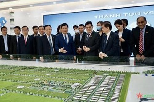 Phó thủ tướng Singapore thăm, làm việc tại Bình Dương