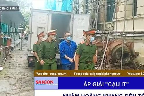 Áp giải 'cậu IT' Nhâm Hoàng Khang đến tòa