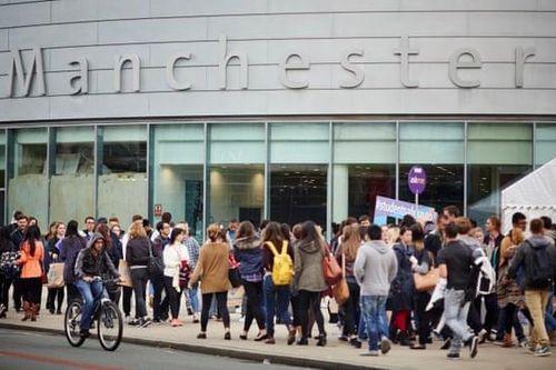 Sinh viên Anh loay hoay tìm chỗ ở trước thềm năm học mới